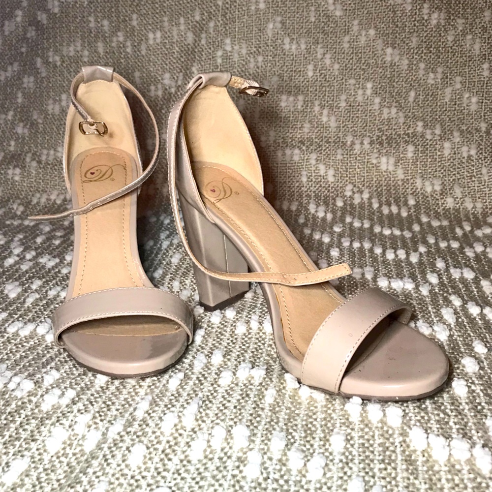 D in Heart Classic Nude Heels